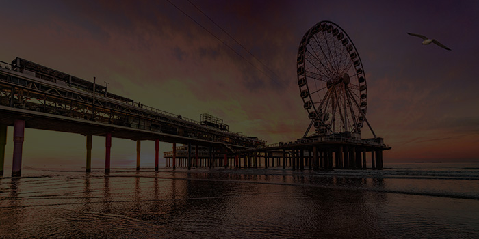 De pier van Scheveningen bij zonsondergang